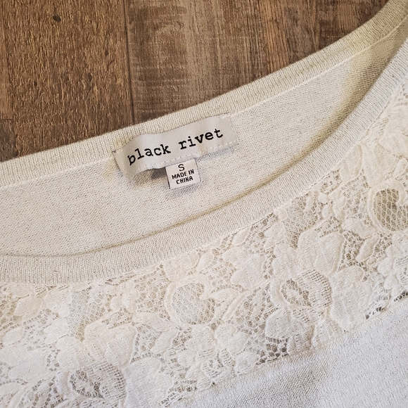 Black Rivet sweater - Picture 2 of 9